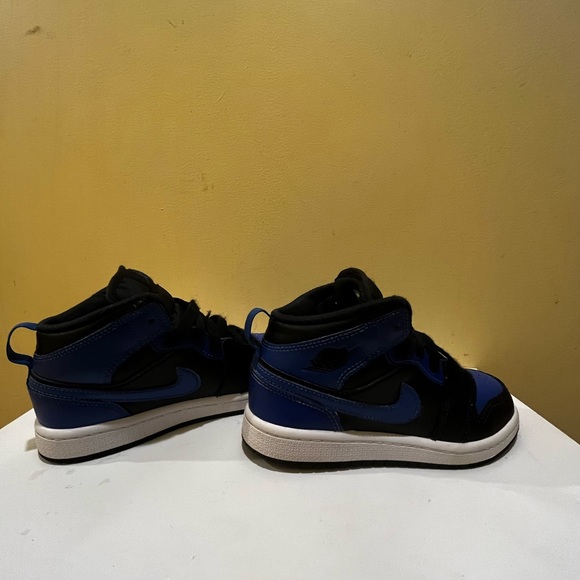 Blk/Blue Retro Jordan 1 Brand New! Only worn a handful of times, out grew them!! - Picture 8 of 8